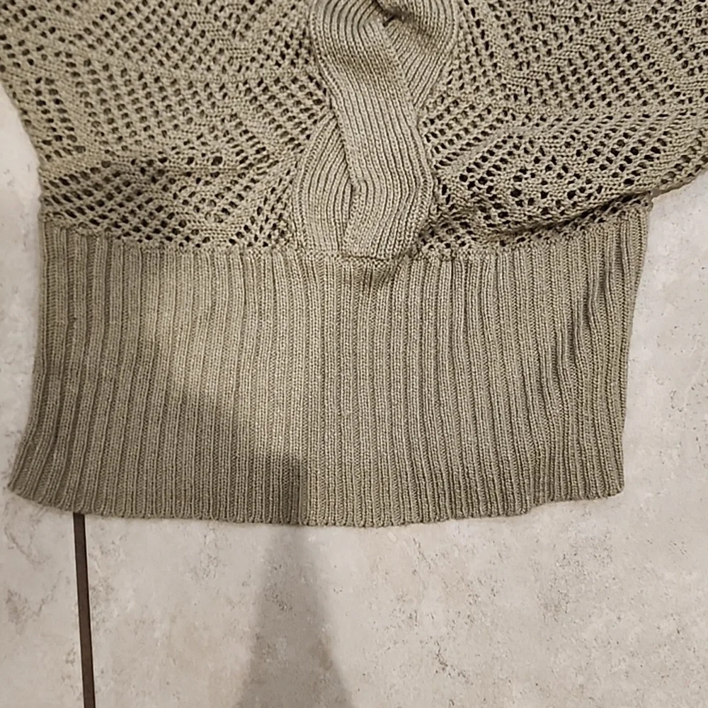 Top - Picture 3 of 4